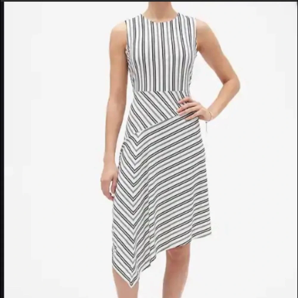 Banana Republic asymetrical fit and flare dress - Picture 3 of 6